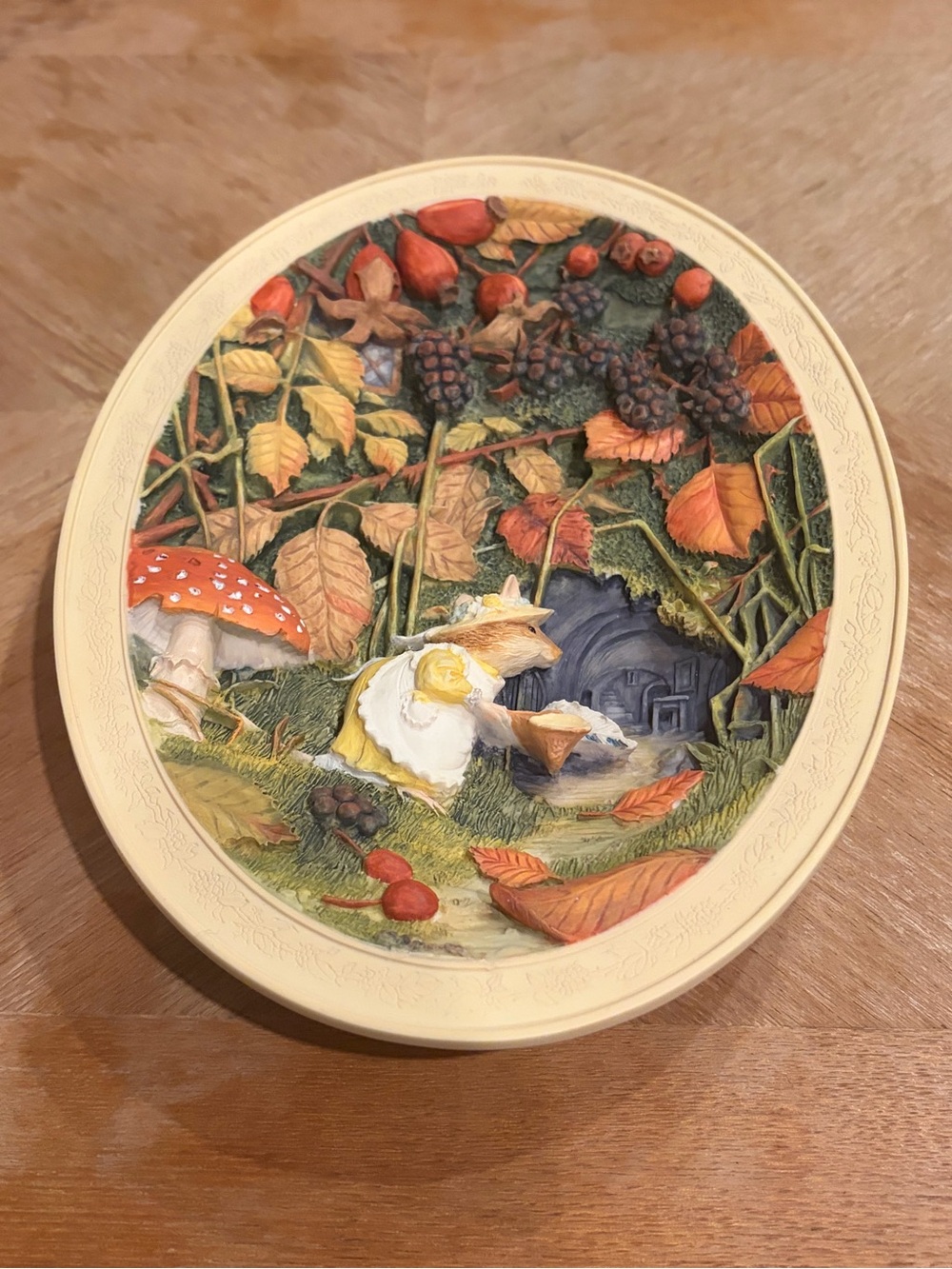 VTG Autumn Story Plaque A Visit to Brambly Hedge 1994 Collectors Plate #A2256